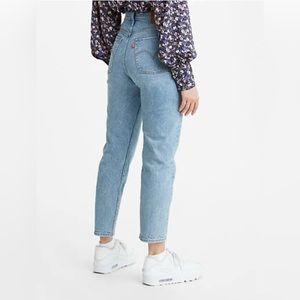 Levi’s Wedgie Size 25